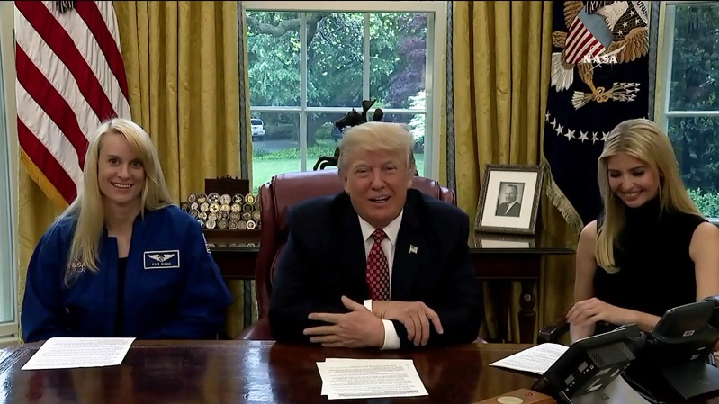 特朗普與女宇航員通話，四個字引發(fā)爆笑｜美通社頭條