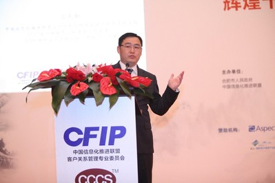 中國信息化推進(jìn)聯(lián)盟客戶關(guān)系管理專業(yè)委員會常務(wù)副主任、CCCS 客戶聯(lián)絡(luò)中心標(biāo)準(zhǔn)委員會主席、ICMI 國際客戶管理學(xué)院（中國區(qū)）總裁呂克勤先生分享呼叫中心在各行業(yè)的較佳實(shí)踐及發(fā)展趨勢