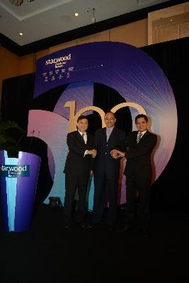 左起：喜達屋酒店與度假村國際集團大中華區(qū)總裁錢進、喜達屋酒店與度假村國際集團副主席兼首席財務(wù)官溫森浦 （Vasant Prabhu）以及喜達屋酒店與度假村國際集團亞太區(qū)總裁何國祥（Stephen Ho）