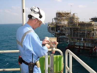 海上作業(yè)平臺，固定式氣體及火焰檢測儀的使用，能夠檢測平臺常見可燃氣體及有毒性氣體，監(jiān)控平臺整體安全