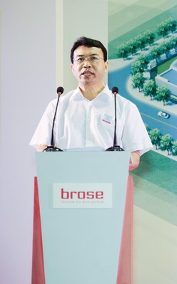 付長(zhǎng)生（重慶沙坪壩區(qū)副區(qū)長(zhǎng)）在重慶博澤工廠(chǎng)開(kāi)業(yè)典禮上致詞。 