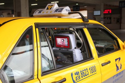 廣駿集團的出租車將會安裝觸動傳媒最新的第4.1代互動熒屏，相比前幾代熒屏，觸感更靈敏，系統(tǒng)反應更快