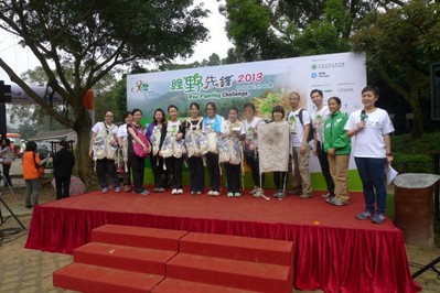 亞洲博聞的一個(gè)員工團(tuán)隊(duì)更憑其合乎環(huán)保原則、具創(chuàng)意、有效率的運(yùn)送用具奪得《最醒目植樹大獎(jiǎng)》。