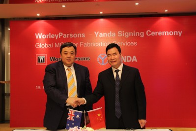 左：沃利帕森中國(guó)區(qū)總裁邱鴻；右：上海燕達(dá)建設(shè)公司總裁雷建民
