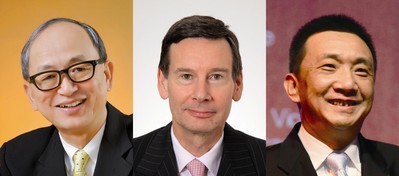 (左起) 世界黃金協(xié)會遠(yuǎn)東區(qū)董事總經(jīng)理鄭良豪、國際鉑金協(xié)會首席執(zhí)行官高偉政、上海鉆石交易所總裁林強(qiáng)