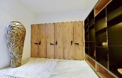 MX M90建構(gòu)系列
建構(gòu)主義如包豪斯主張藝術(shù)與技術(shù)結(jié)合，風(fēng)格派主張抽象和簡(jiǎn)化，因而，平面、直線、矩形成為此家具設(shè)計(jì)的支柱，黑色增加了家具的視覺立體感，有力的線條劃過平面，有如琴鍵，彈奏美麗的樂章…… 