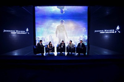 變革者的議題討論——尊尼獲加品牌總監(jiān)符秀婷女士、資深媒體人陳朝華、經(jīng)濟(jì)學(xué)家郭士英以及戰(zhàn)略學(xué)教授滕斌圣 