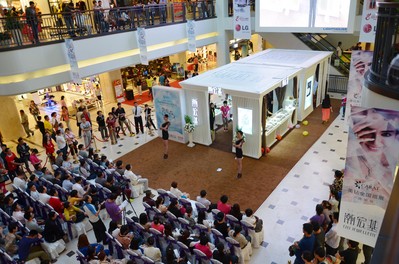 數(shù)百名單身男女齊聚沈陽商業(yè)城 “克拉女人，珍愛相擁”