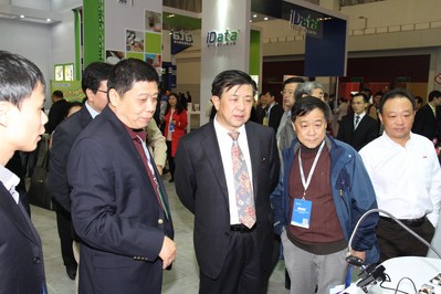 眾領導親臨展覽會現(xiàn)場調研、指導