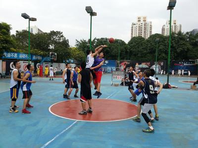 每年的籃球聯(lián)賽都會誕生“明星”員工，<br />不僅球打得好，而且高大帥氣